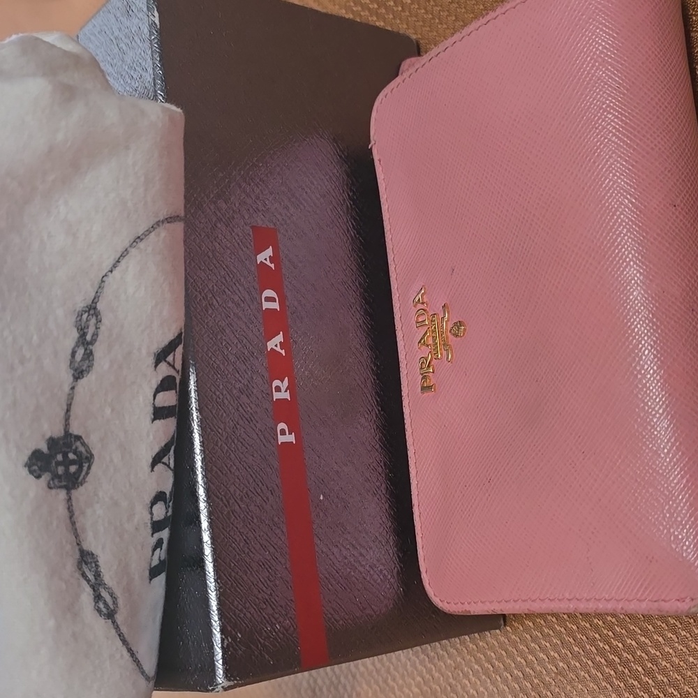 Prada Wallet w/ Dustbag and Box. - Picture 3 of 16